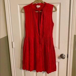 Short red ribbed dress with a tie in the front